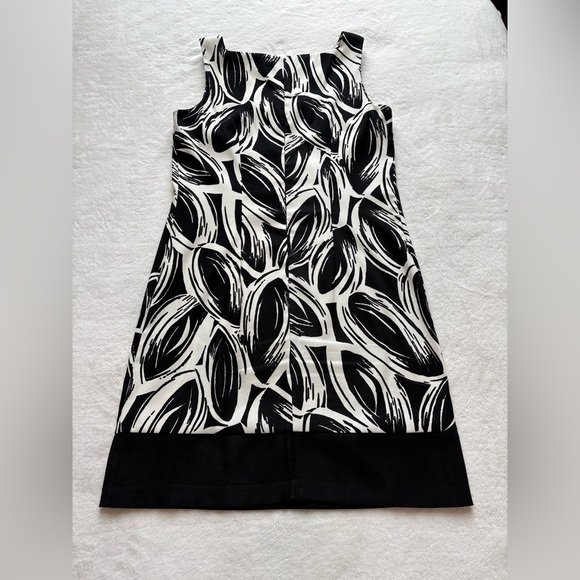 AGB - Black and White Patterned Dress - Size 8 - Picture 8 of 15